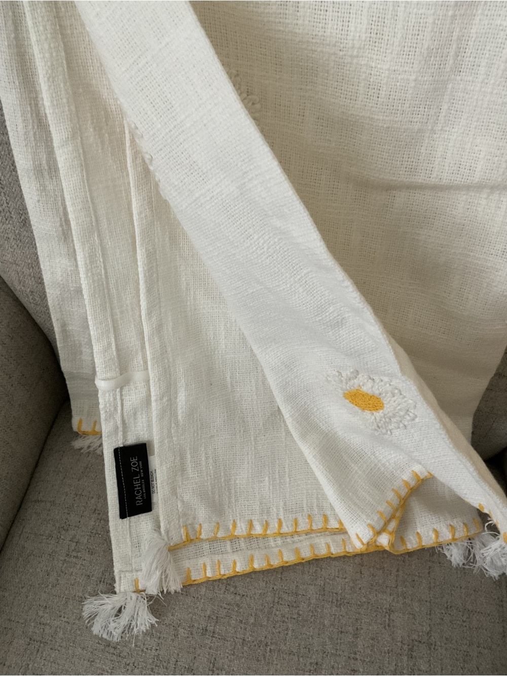 Rachel Zoe White Cotton Throw Blanket with Yellow-Centered Daisy Embroidery New - Picture 7 of 7